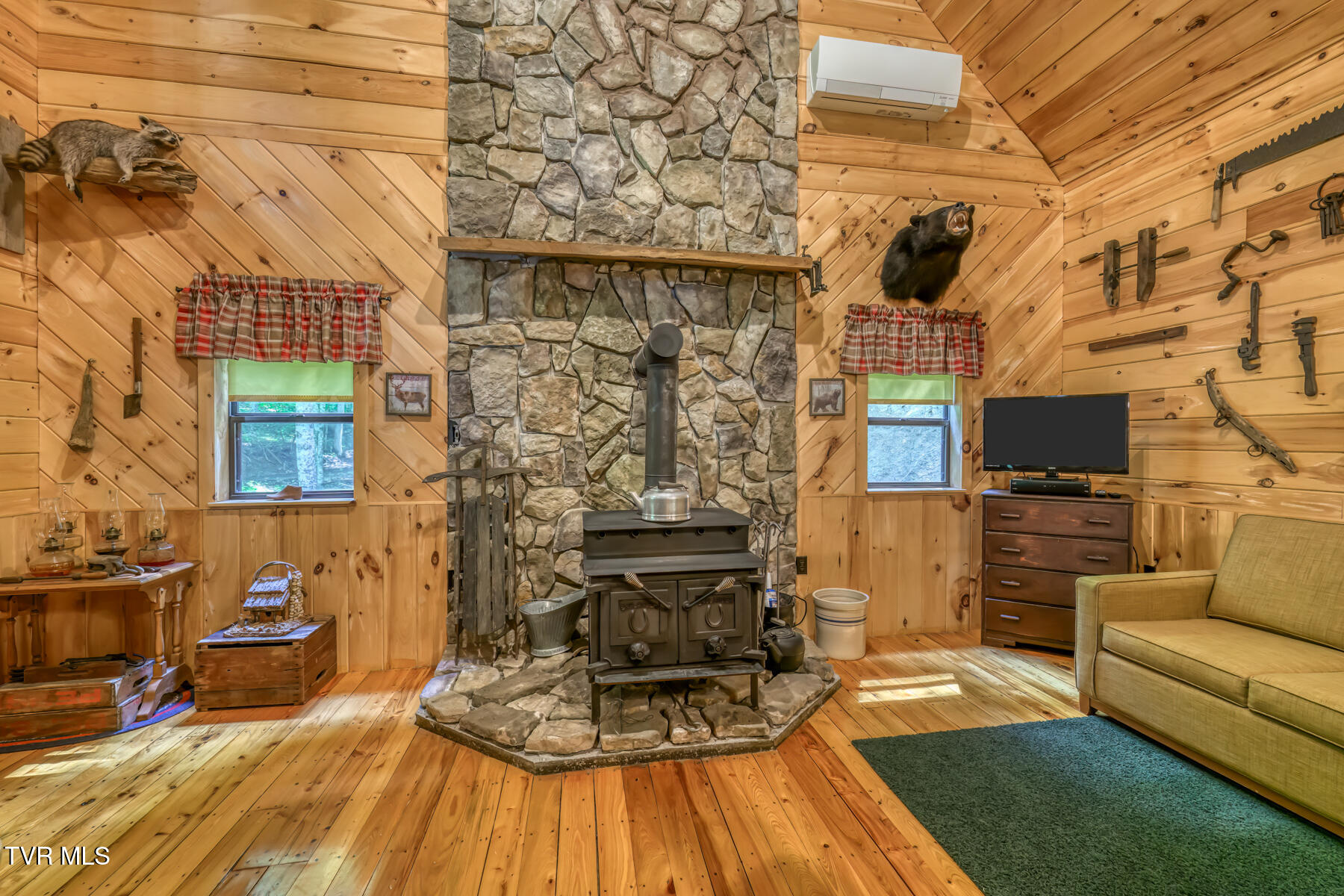 1150 Stage Road Mountain City, TN 37683 - Photo 8 of 31 1150 Stage Road-8