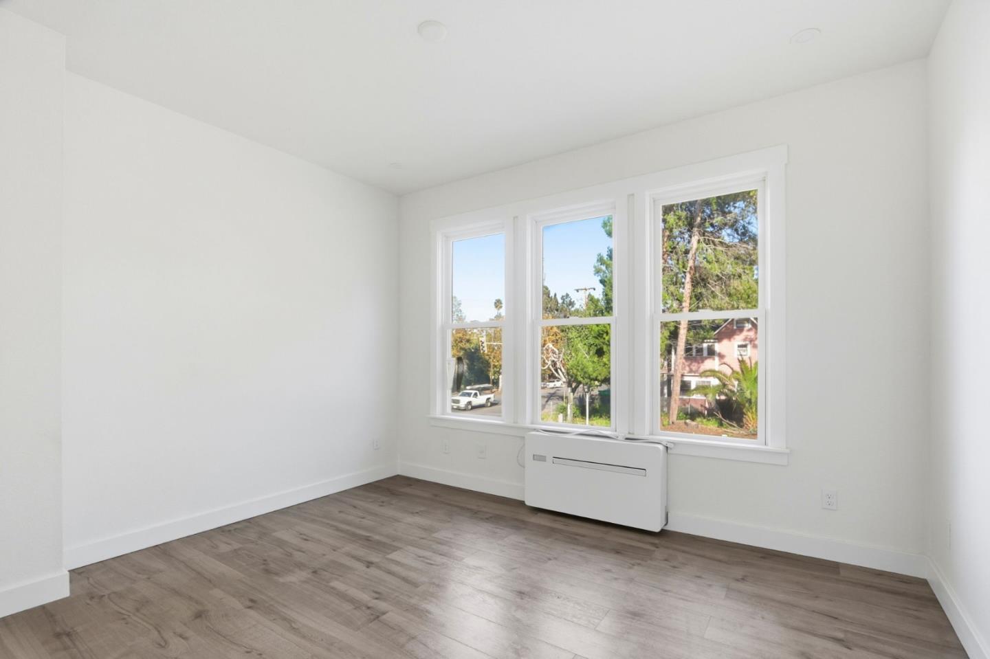140 East Reed Street, Unit 4 San Jose, CA 95112 - Photo 4 of 9 an empty room with a window