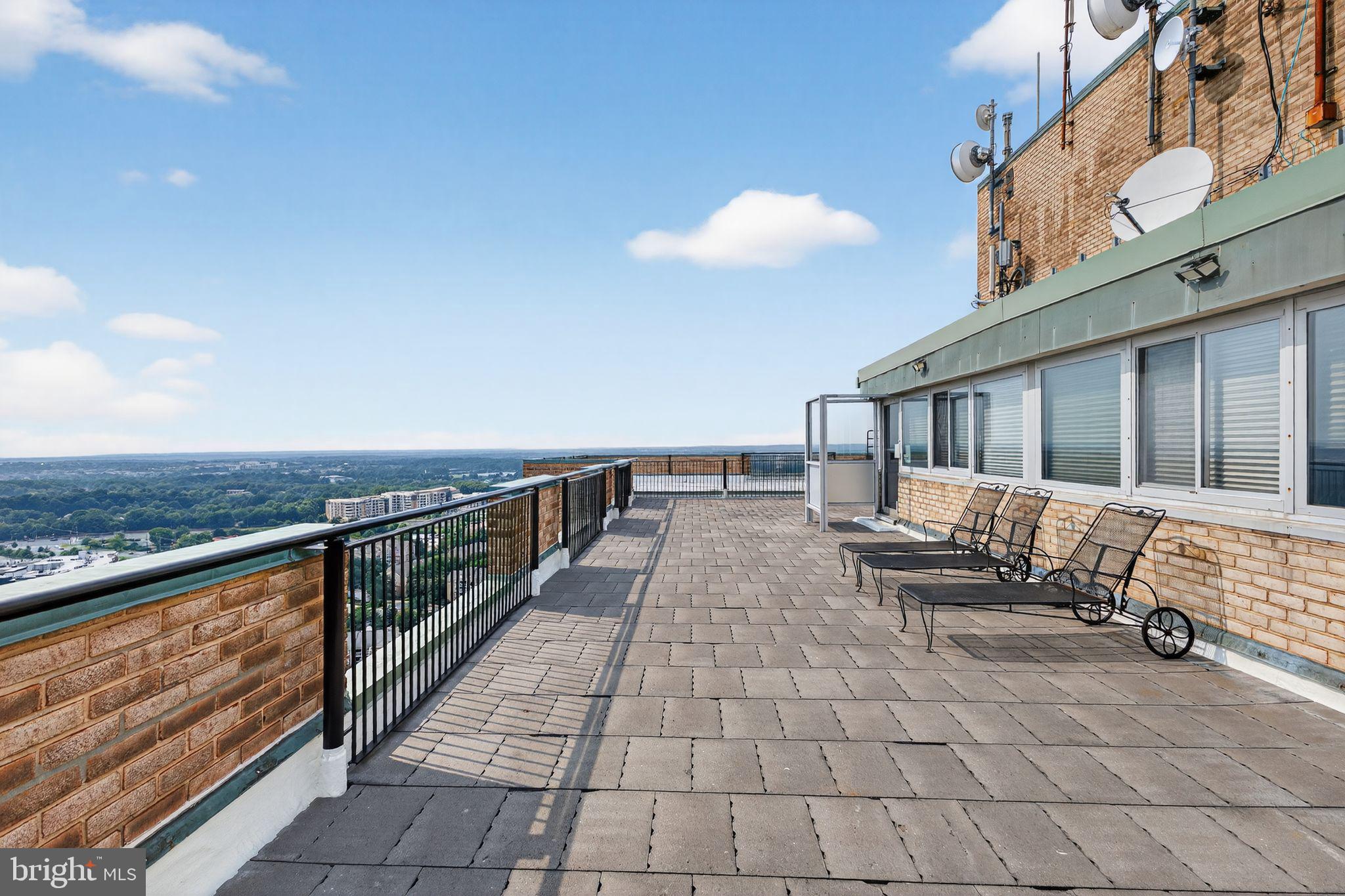 9701 Fields Road, Unit 1904 Gaithersburg, MD 20878 - Photo 3 of 31 a view of roof deck