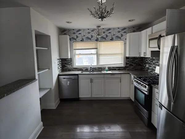 $185,000 | 18108 Fountainbleau Drive, Hazel Crest, IL 60429