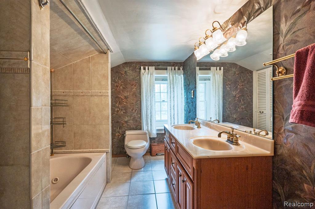 775 Sexton Road Howell, MI 48843 - Photo 25 of 96