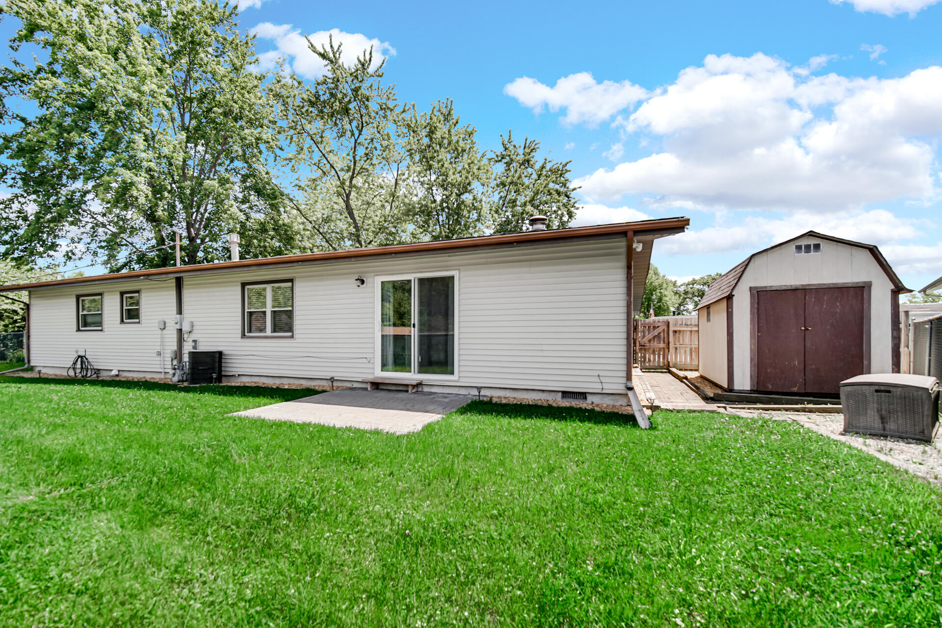 369 Riviera Circle Valparaiso, IN 46385 - Photo 2 of 25 1920x1280