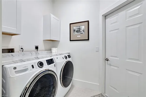 a view of entryway with washer and dryer