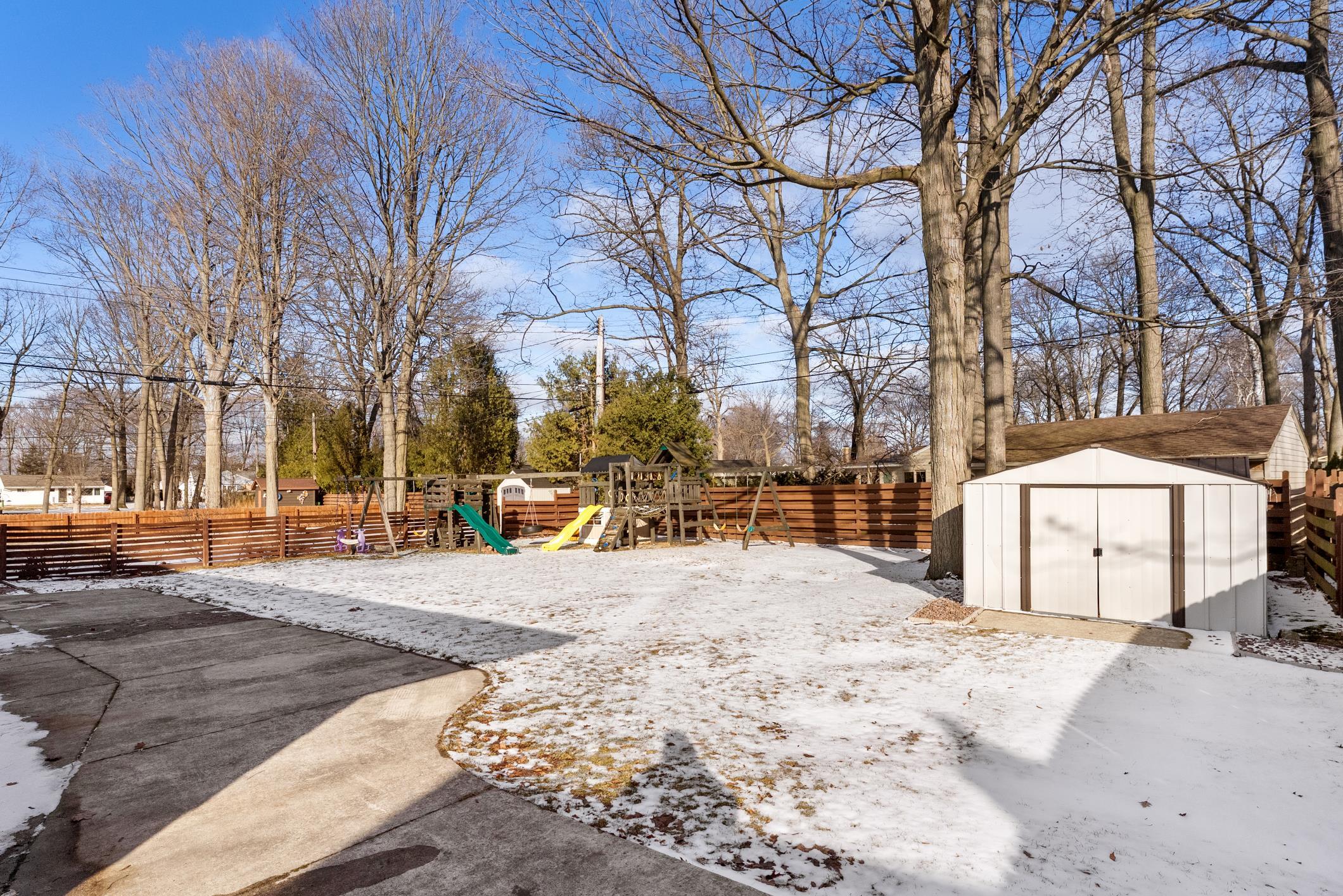 1433 North 23rd Street Manitowoc, WI 54220 - Photo 22 of 27 Playset is included