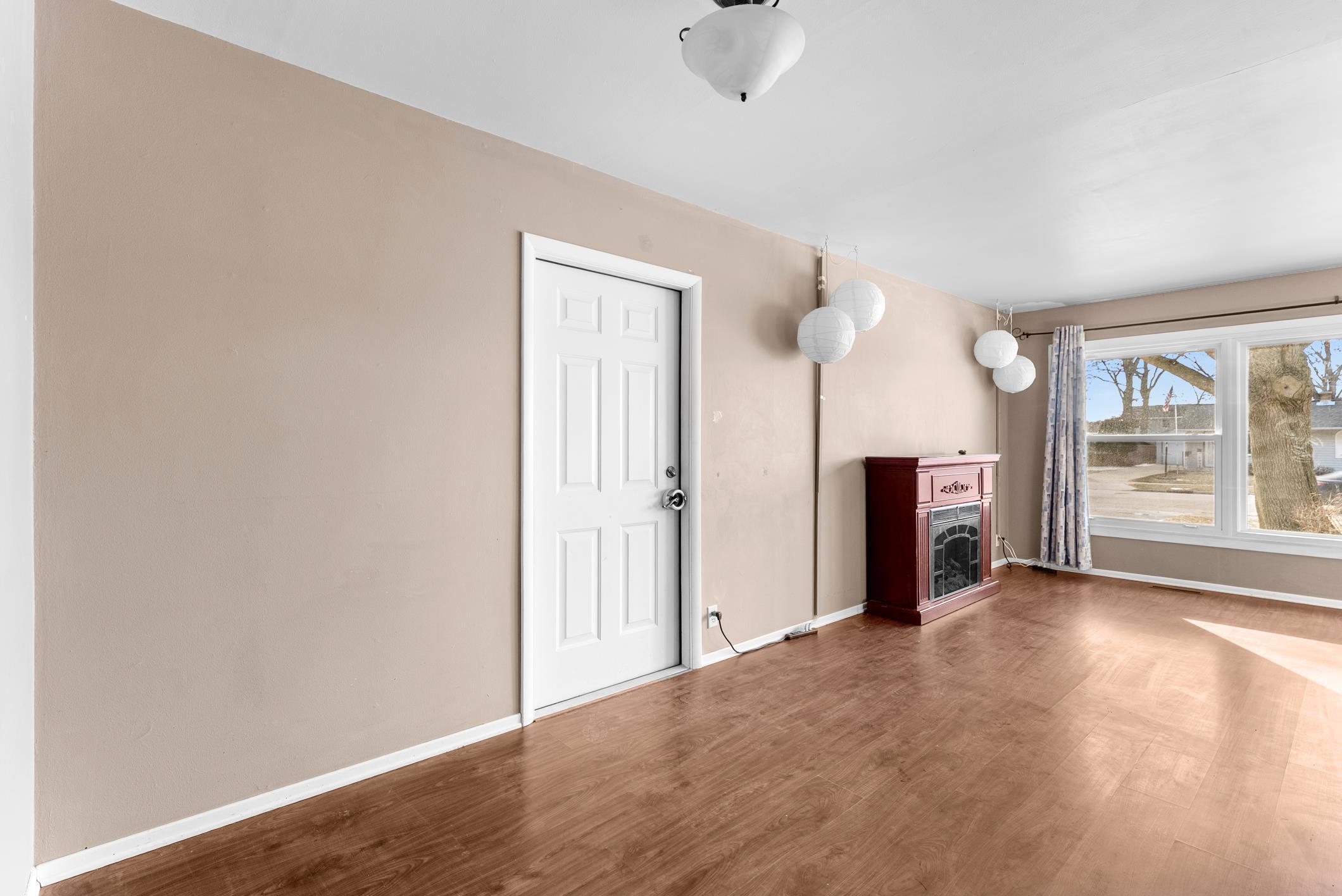 1433 North 23rd Street Manitowoc, WI 54220 - Photo 7 of 27 Hard surface floor