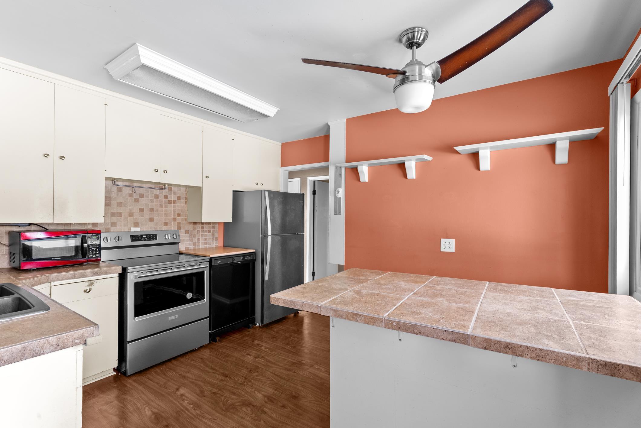 1433 North 23rd Street Manitowoc, WI 54220 - Photo 9 of 27 Kitchen