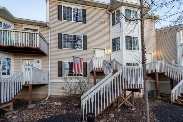 $220,000 | 341 West Treehouse Lane, Unit 114, Round Lake, IL 60073