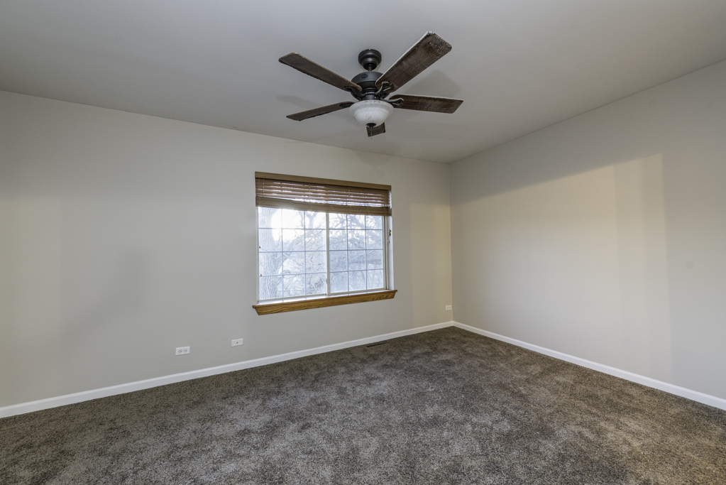 341 West Treehouse Lane, Unit 114 Round Lake, IL 60073 - Photo 16 of 26