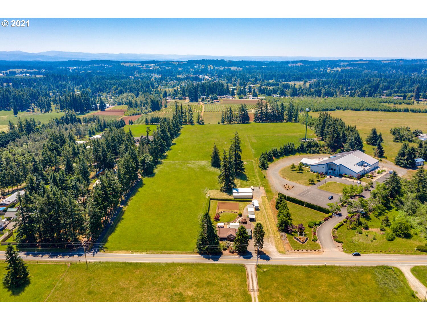16084 South Henrici Road Oregon City, OR 97045 - Photo 2 of 25 Gallery Image 2