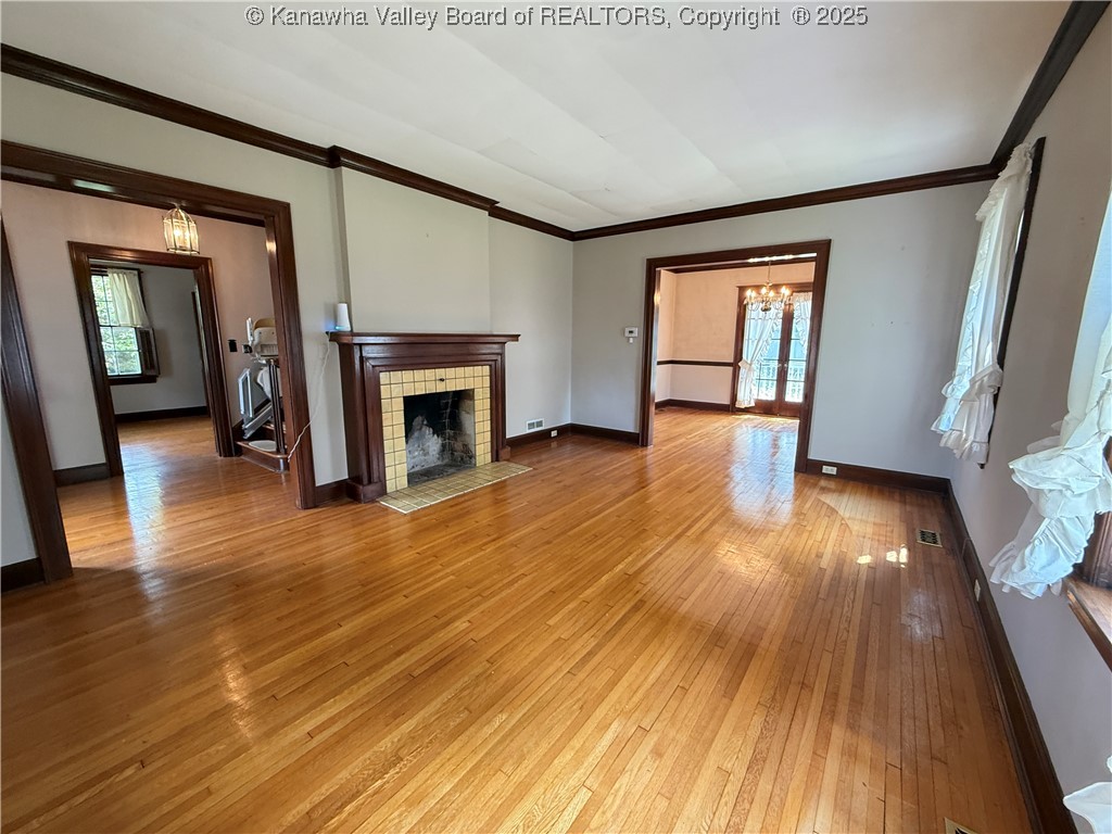 1006 Main Street Point Pleasant, WV 25550 - Photo 12 of 31 living room