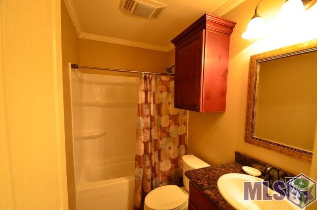 323 Landmark Drive Raceland, LA 70394 - Photo 10 of 14 Hall Bathroom