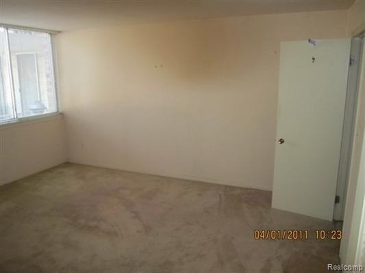 4049 West Maple Road, Unit 104 Bloomfield Hills, MI 48301 - Photo 7 of 10 room.jpg