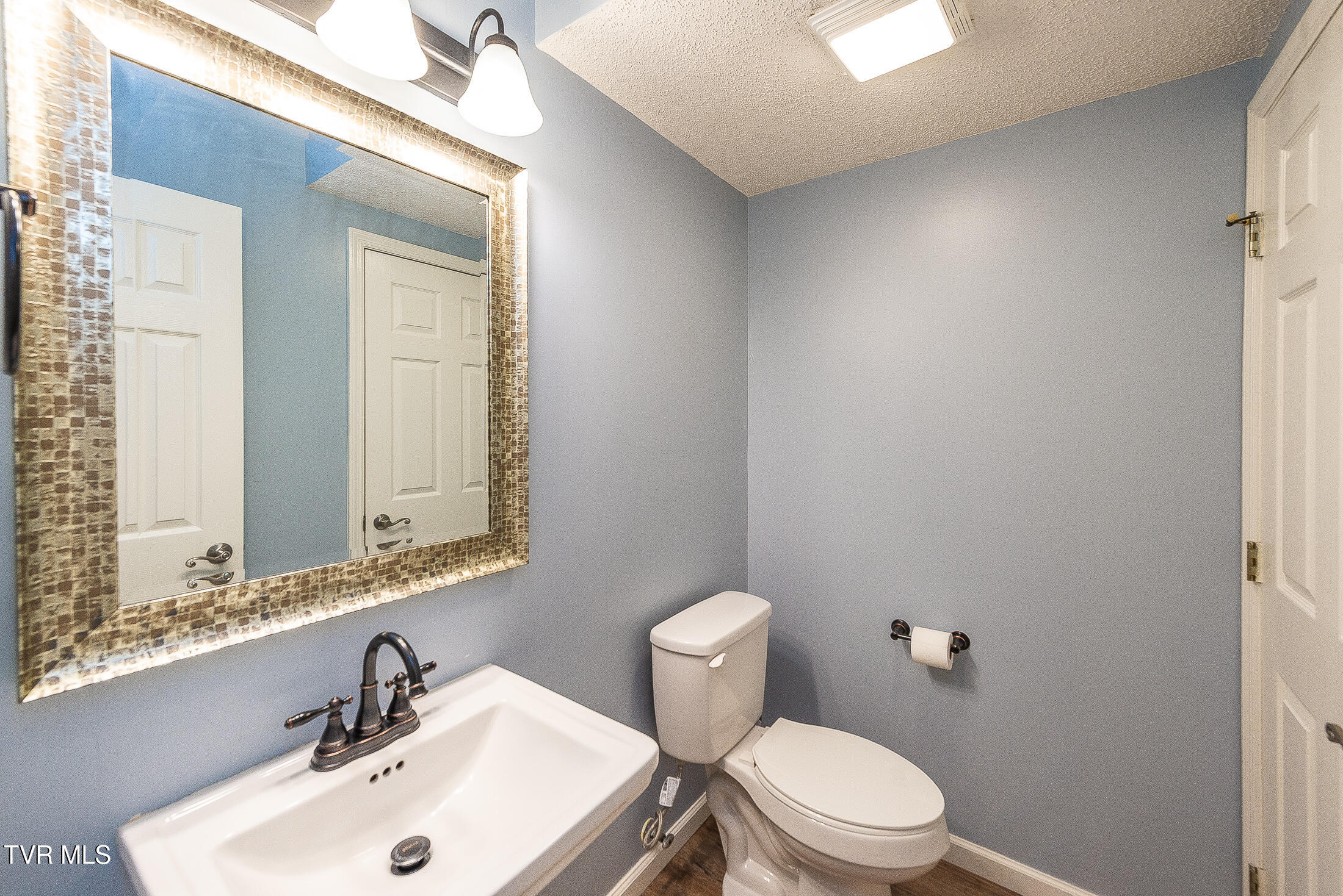 263 Willowbend Place, Unit 263 Kingsport, TN 37660 - Photo 11 of 41 DSC_6871