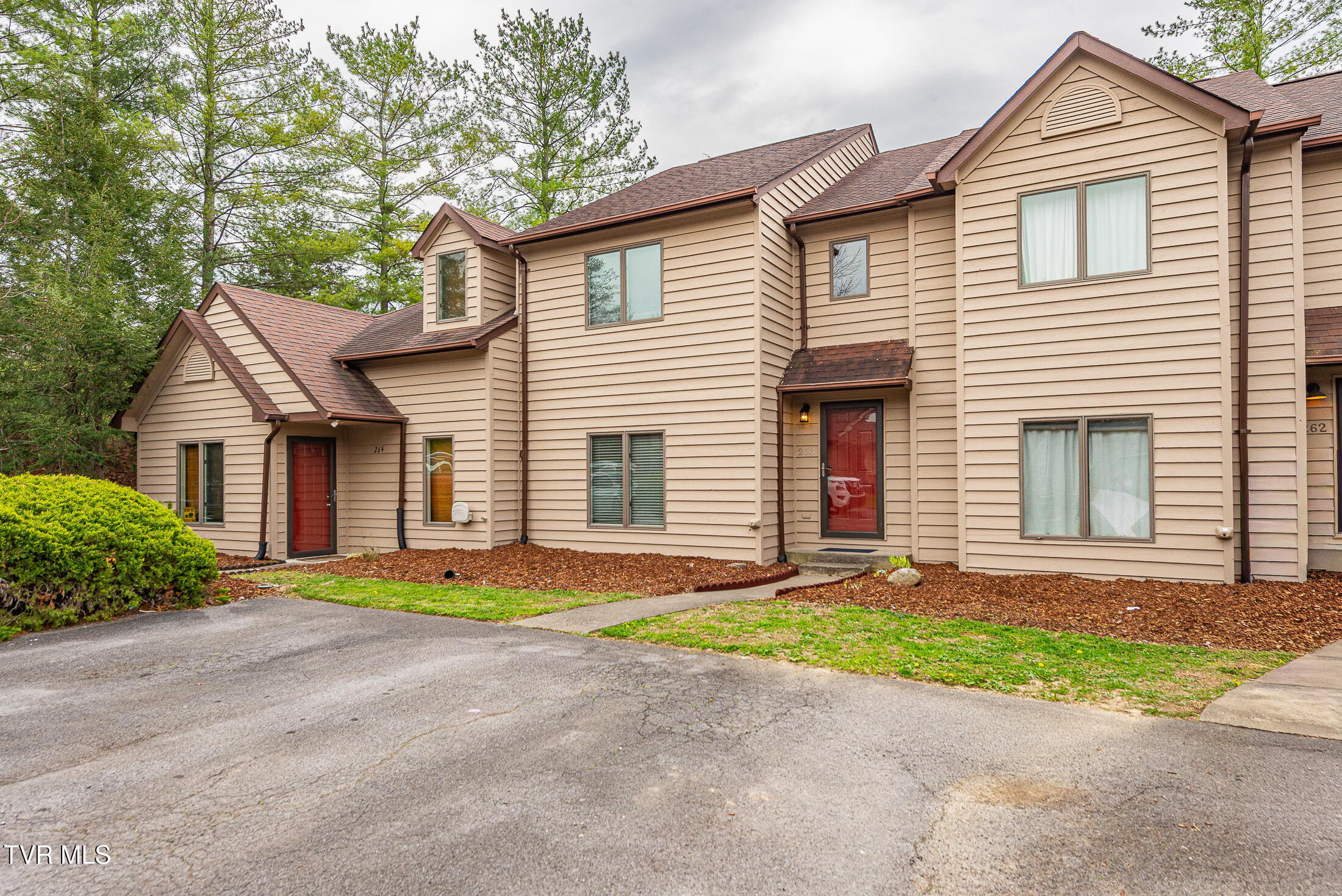 263 Willowbend Place, Unit 263 Kingsport, TN 37660 - Photo 2 of 41 DSC_6831
