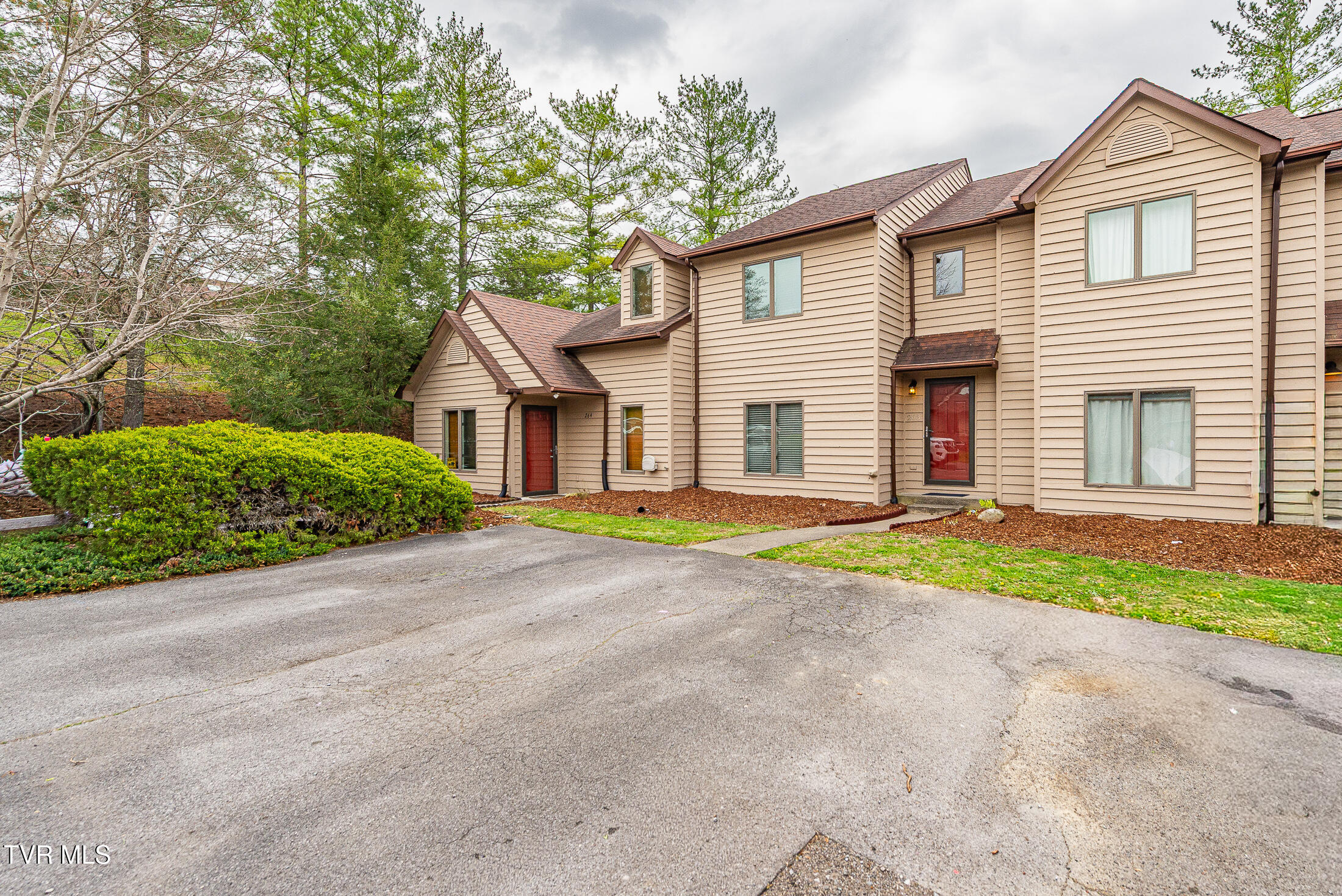 263 Willowbend Place, Unit 263 Kingsport, TN 37660 - Photo 3 of 41 DSC_6834