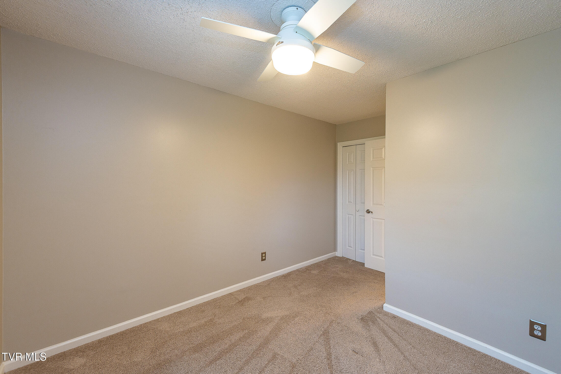 263 Willowbend Place, Unit 263 Kingsport, TN 37660 - Photo 31 of 41 DSC_6915