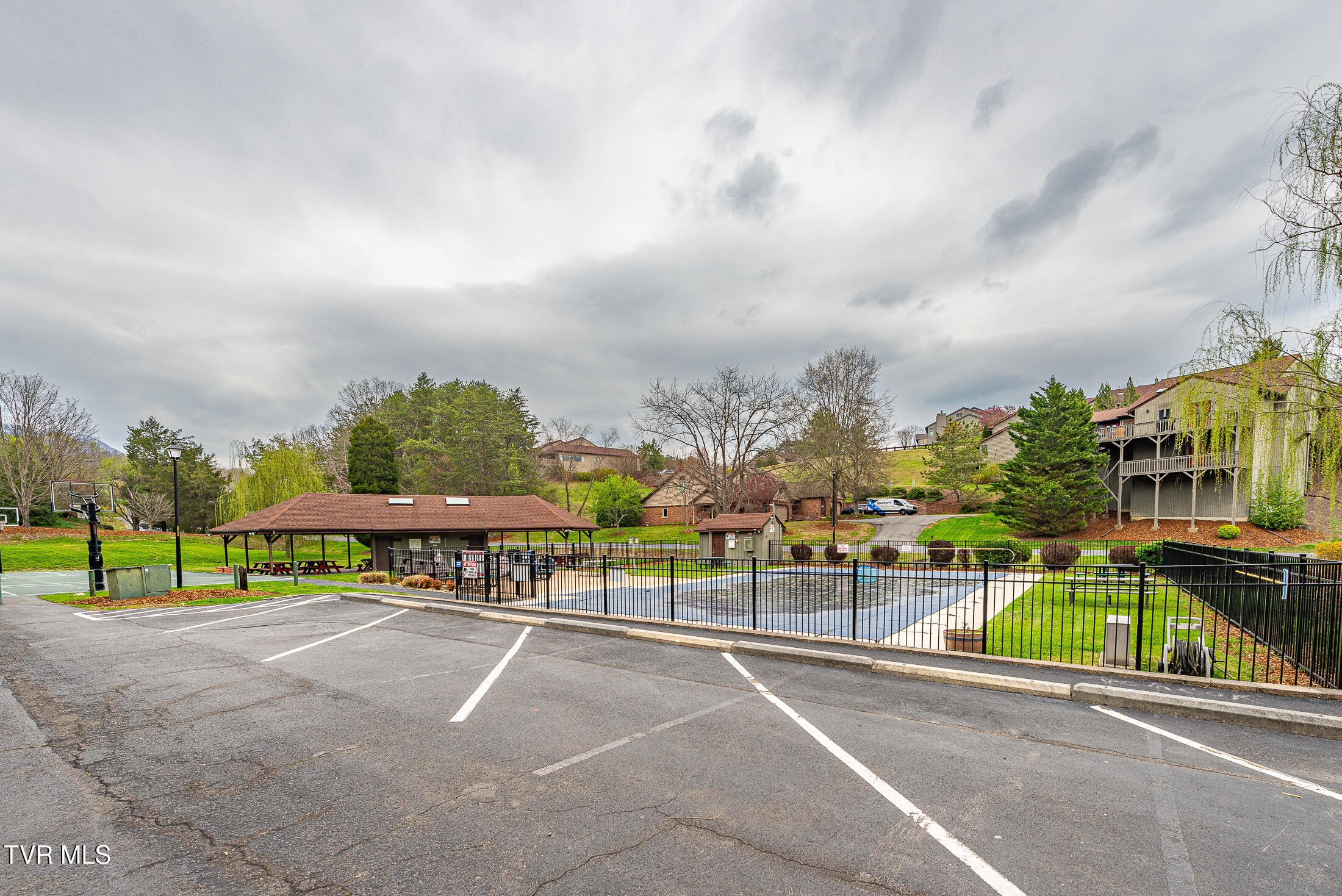 263 Willowbend Place, Unit 263 Kingsport, TN 37660 - Photo 40 of 41 DSC_6943