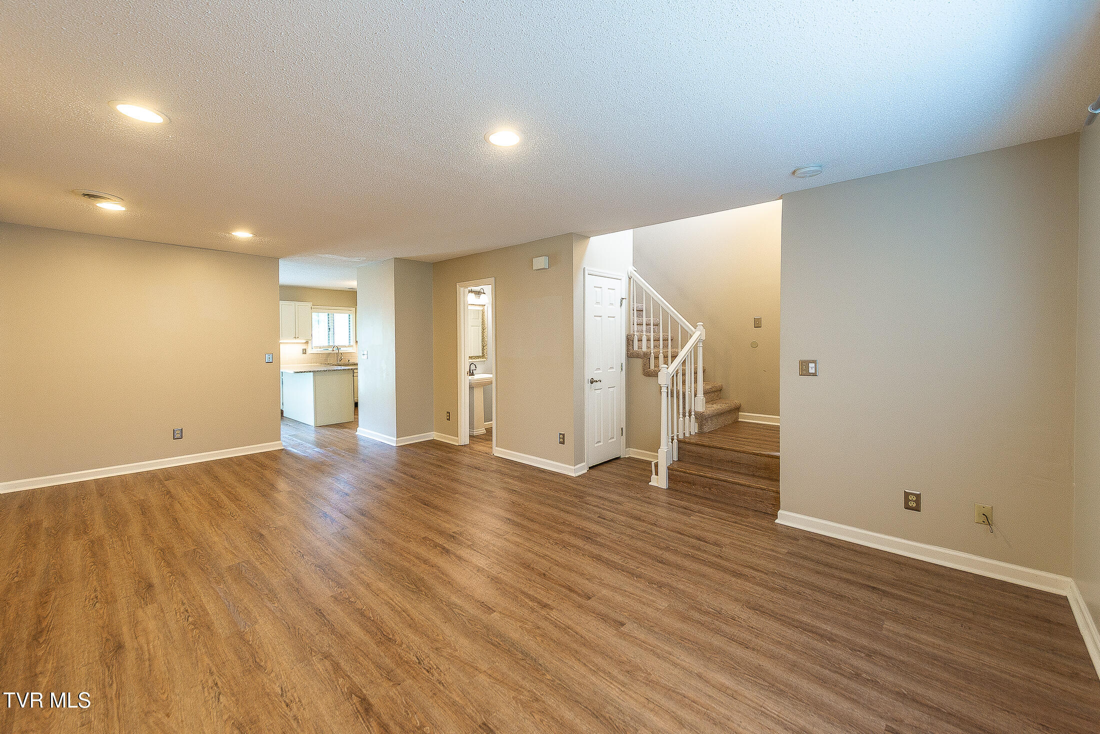 263 Willowbend Place, Unit 263 Kingsport, TN 37660 - Photo 7 of 41 DSC_6863