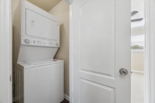 $1,295 | 300 Pecore Street, Unit 19, Houston, TX 77009