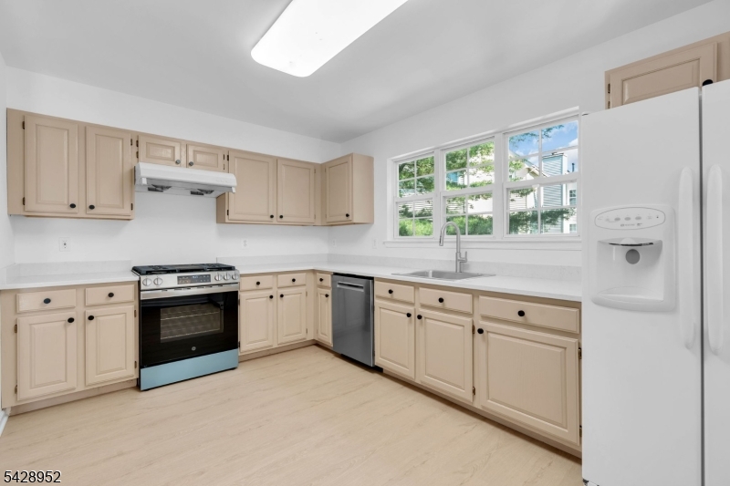 4 Leigh Road Hillsborough, NJ 08844 - Photo 13 of 50