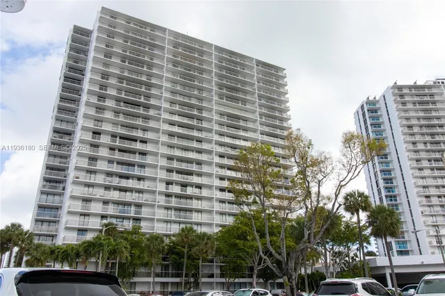 $2,500 | 3701 North Country Club Drive, Unit 1004, Aventura, FL 33180