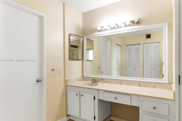 $2,500 | 3701 North Country Club Drive, Unit 1004, Aventura, FL 33180