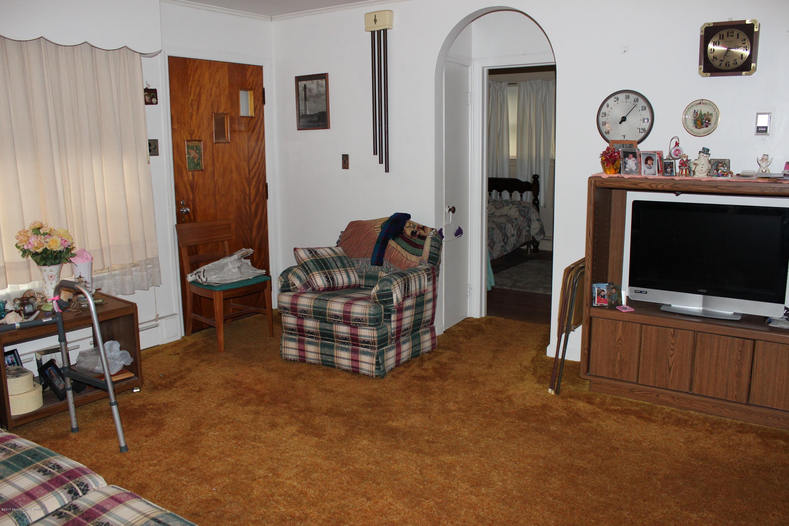 32 Lacey Road Forked River, NJ 08731 - Photo 16 of 20 Living Room