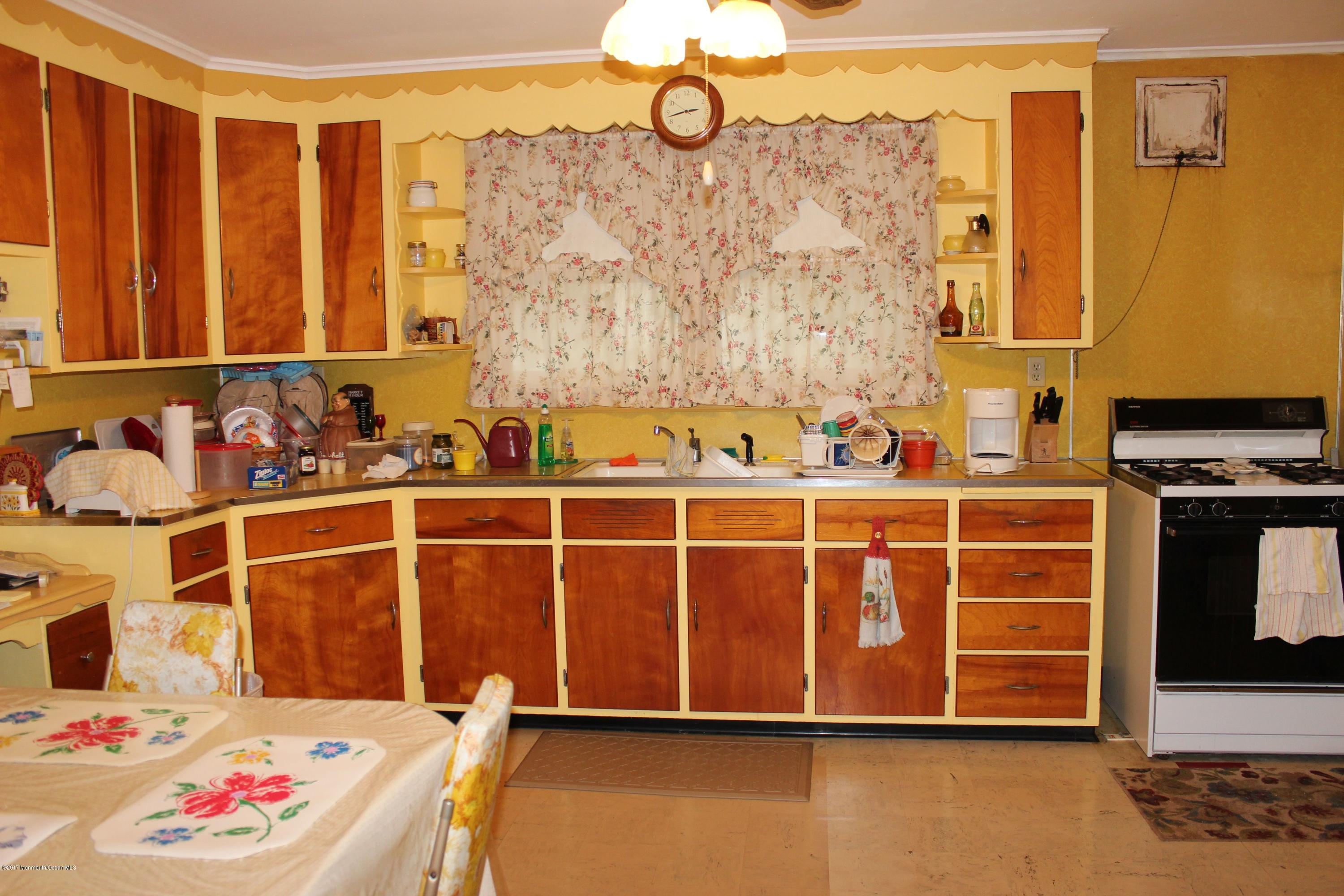 32 Lacey Road Forked River, NJ 08731 - Photo 18 of 20 Huge-eat in kitchen