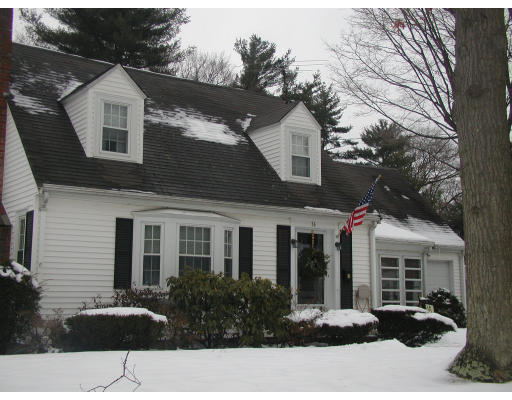 36 Hutchinson Road Walpole, MA 02081 - Photo 1 of 11 Gallery Image 1