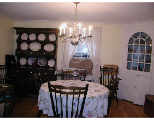 36 Hutchinson Road Walpole, MA 02081 - Photo 5 of 11 Gallery Image 5
