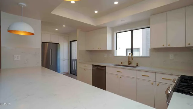 $849,900 | 21801 Burbank Boulevard, Unit 74, Woodland Hills, CA 91367