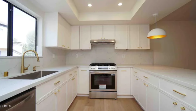 $849,900 | 21801 Burbank Boulevard, Unit 74, Woodland Hills, CA 91367