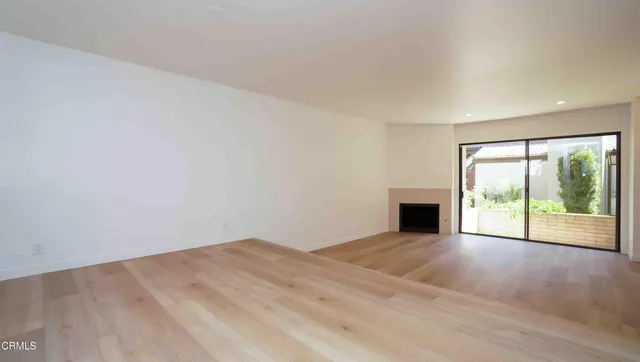 $849,900 | 21801 Burbank Boulevard, Unit 74, Woodland Hills, CA 91367