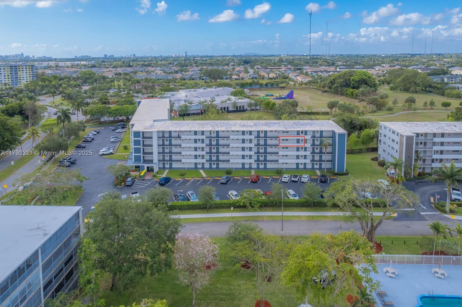 950 Hillcrest Drive, Unit 414 Hollywood, FL 33021 - Photo 37 of 51 a view of a city