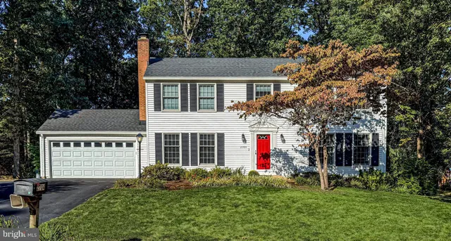 $900,000 | 2704 Viking Drive, Herndon, VA 20171