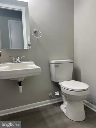 $2,400 | 406 Essexwood Court, Essex, MD 21221