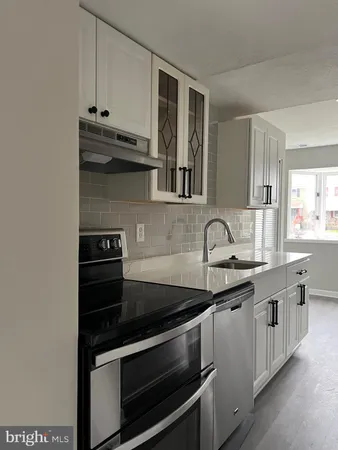 $2,400 | 406 Essexwood Court, Essex, MD 21221