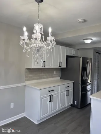 $2,400 | 406 Essexwood Court, Essex, MD 21221