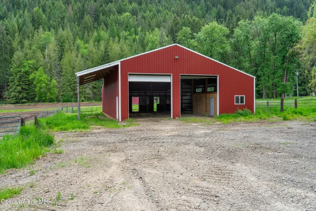 $699,000 | 16323 Highway 5, St. Maries, ID 83861