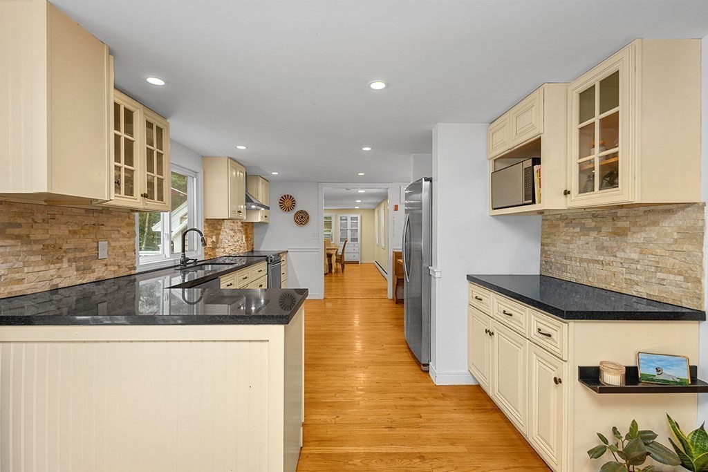 73 High Street Medfield, MA 02052 - Photo 14 of 38