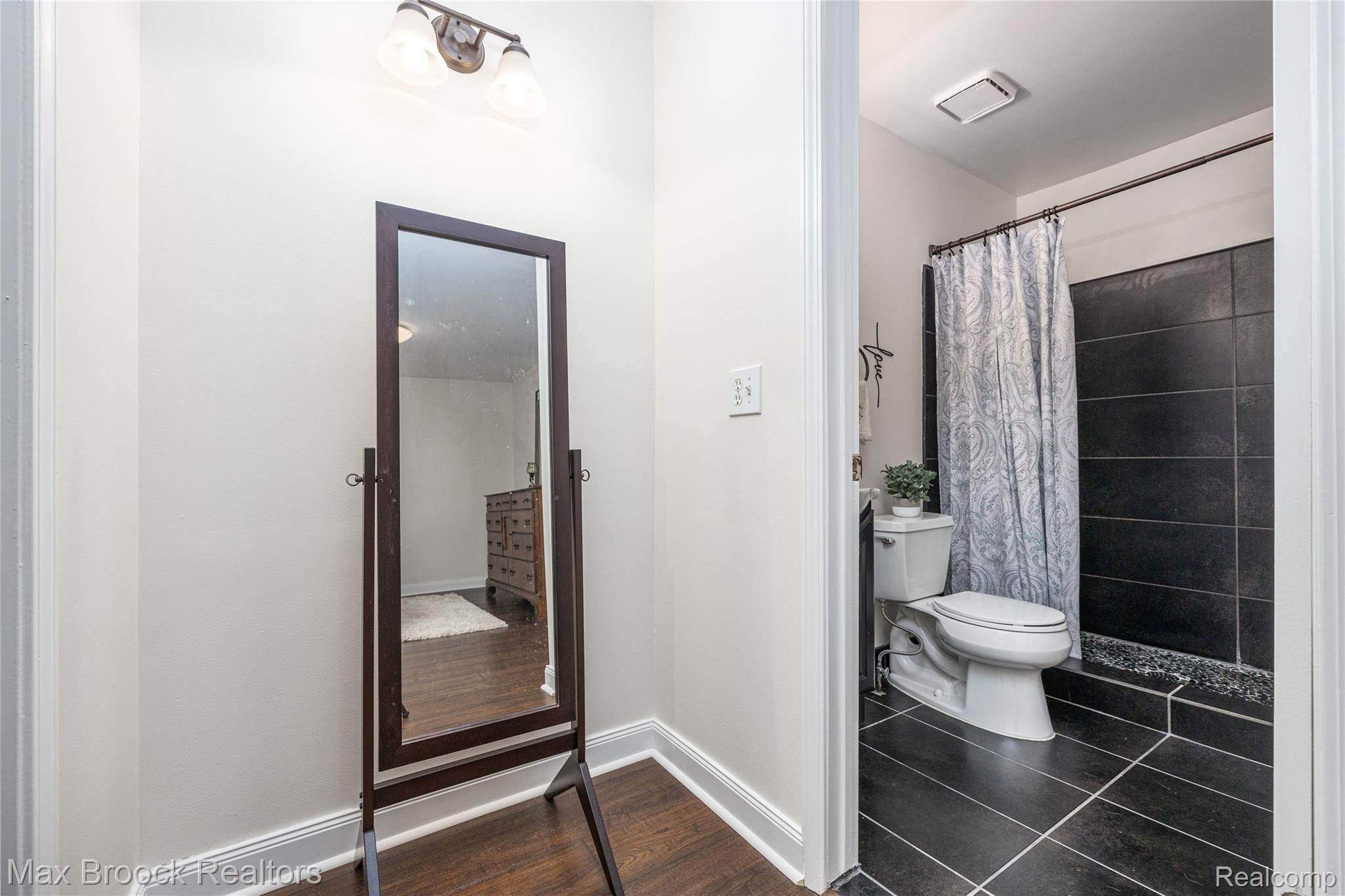 1390 Crescent Lane Rochester, MI 48306 - Photo 19 of 27 2E2A2560-Edit.jpg