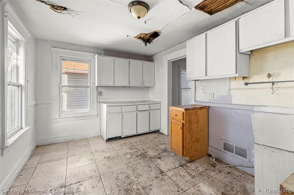 62 East Cicotte Street River Rouge, MI 48218 - Photo 8 of 15
