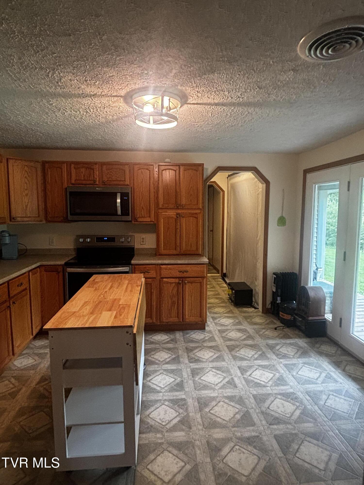 803 Middle Wallens Creek Road Duffield, VA 24244 - Photo 5 of 12 IMG_6553