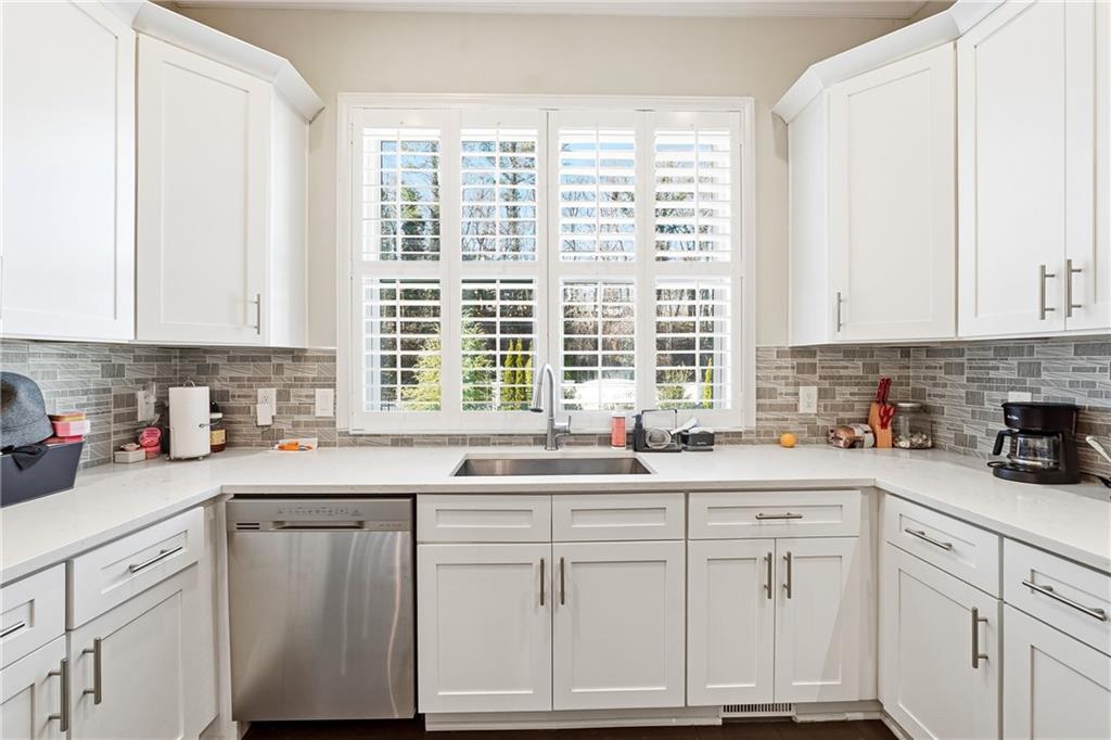 8005 Linfield Way Atlanta, GA 30350 - Photo 12 of 51