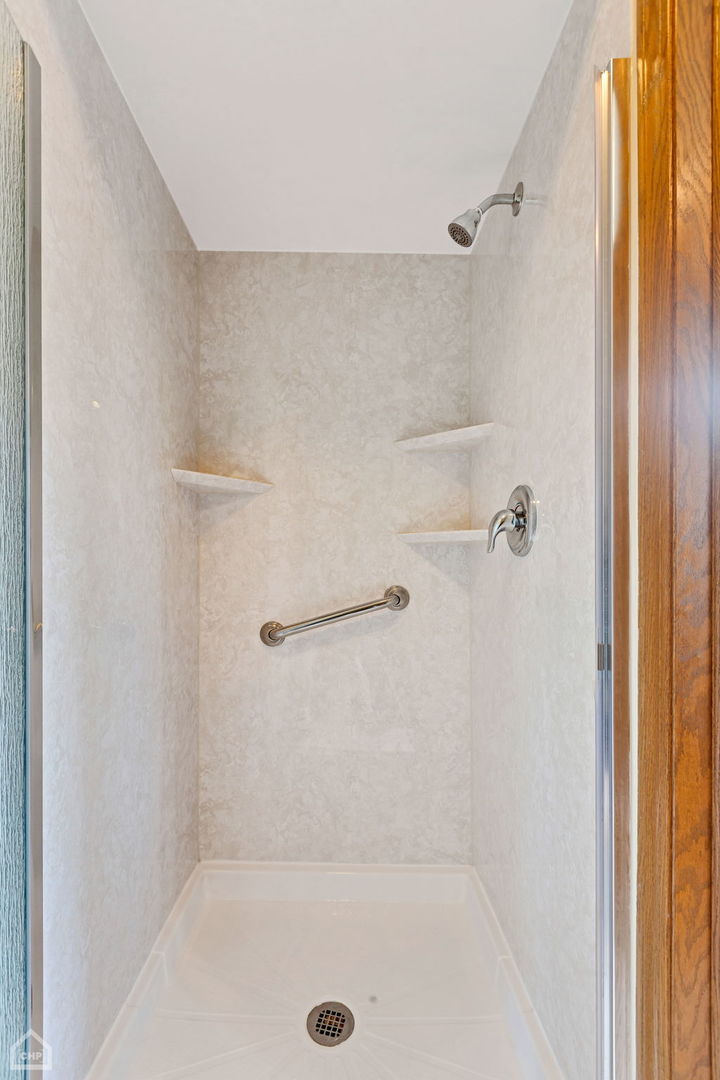 3905 Spy Glass Ridge Road Crystal Lake, IL 60012 - Photo 26 of 69 Gallery Image 26