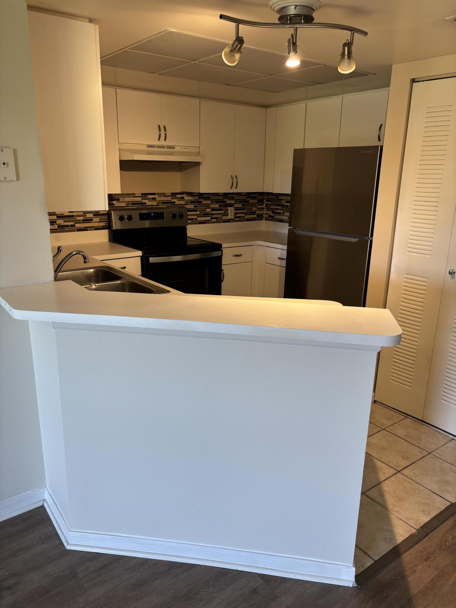 4155 Haverhill Road, Unit 1409 West Palm Beach, FL 33417 - Photo 7 of 16 IMG_2839