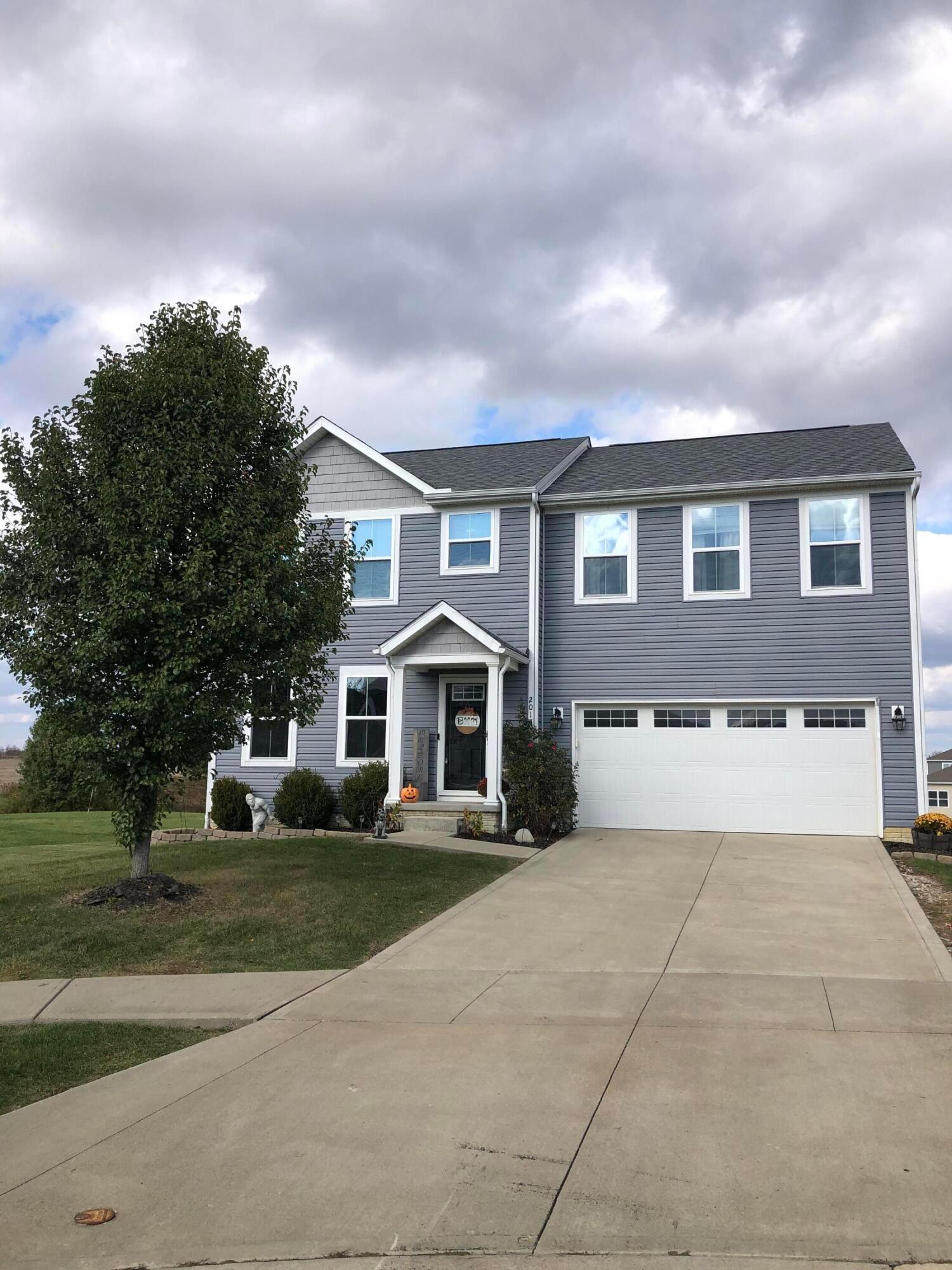 2015 Sun Ridge Street Lancaster, OH 43130 - Photo 2 of 39 IMG_5754