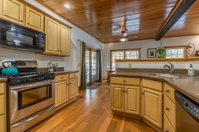 $575,000 | 64 Gleason Farm Lane, Jamaica, VT 05343