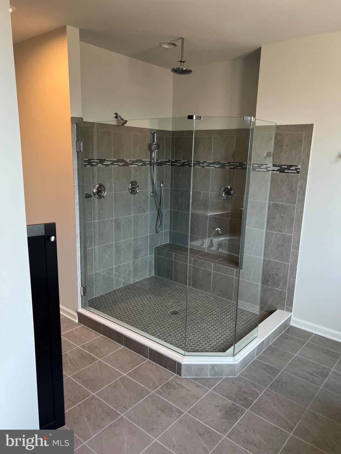 5745 Hawk Ridge Road Frederick, MD 21704 - Photo 9 of 15 Owner's Shower