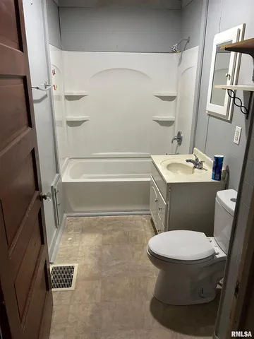 $73,150 | 421 East Washington Street, Edinburg, IL 62531